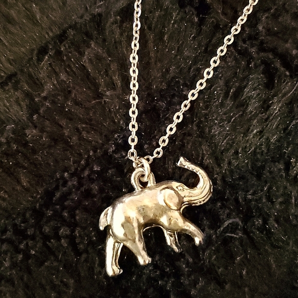 Dainty Silver Elephant Necklace - Picture 1 of 4